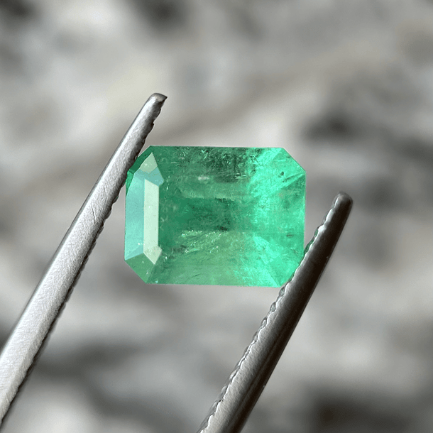 Esmeralda colombiana AIG-1.68ct-8.31x6.43x4.89mm 1