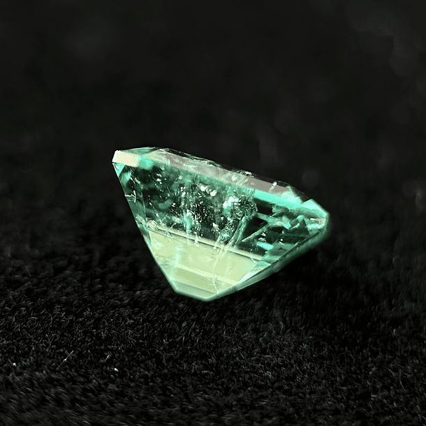 Esmeralda colombiana AIG-1.58ct-7.71x6.85x4.68mm 5