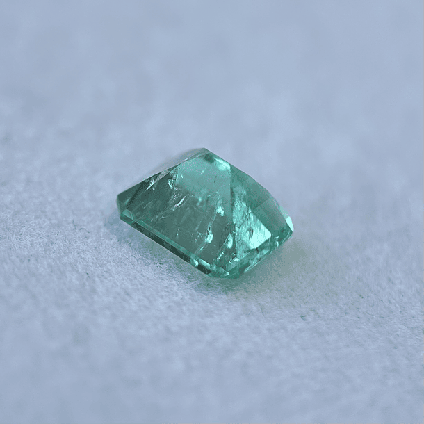 Esmeralda colombiana AIG-1.58ct-7.71x6.85x4.68mm 6