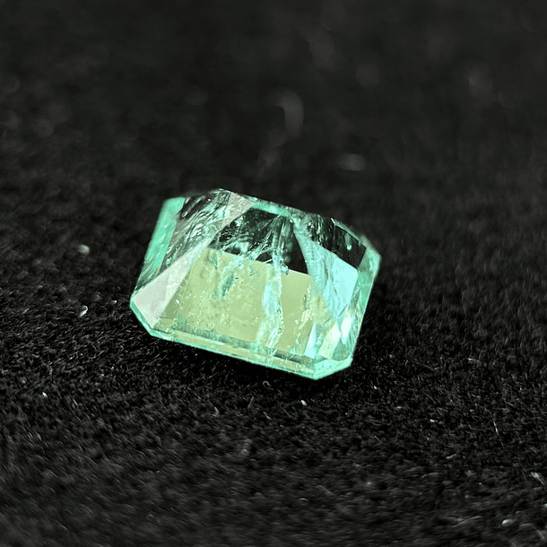 Esmeralda colombiana AIG-1.58ct-7.71x6.85x4.68mm 7