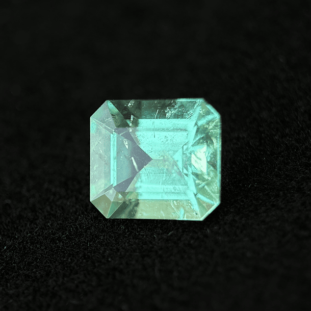 Esmeralda colombiana AIG-2.58ct-9.25x8.36x5.30mm 2