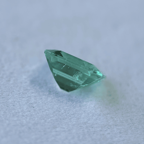 Esmeralda colombiana AIG-2.58ct-9.25x8.36x5.30mm 7