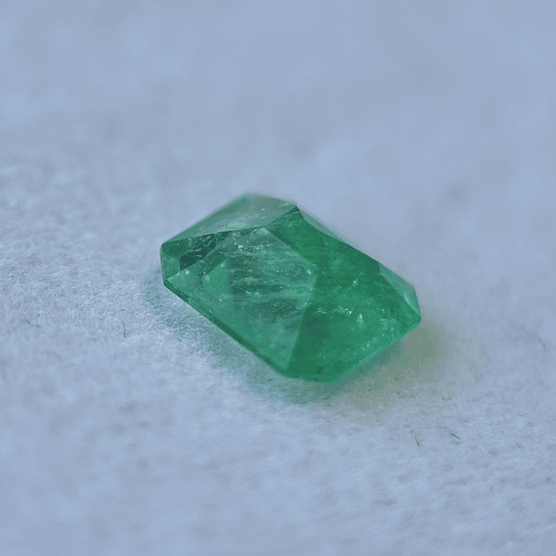 Esmeralda colombiana AIG-1.04ct-7.27x6.72x3.36mm 2
