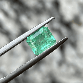 Esmeralda colombiana AIG-2.53ct-9x7.96x5.39mm