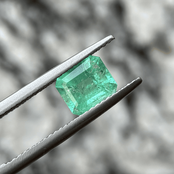 Esmeralda colombiana AIG-2.53ct-9x7.96x5.39mm 1