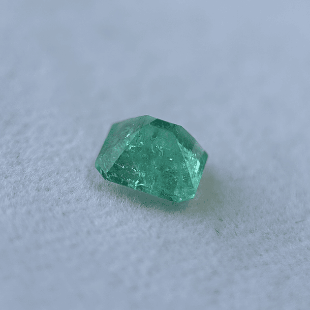 Esmeralda colombiana AIG-2.53ct-9x7.96x5.39mm 2