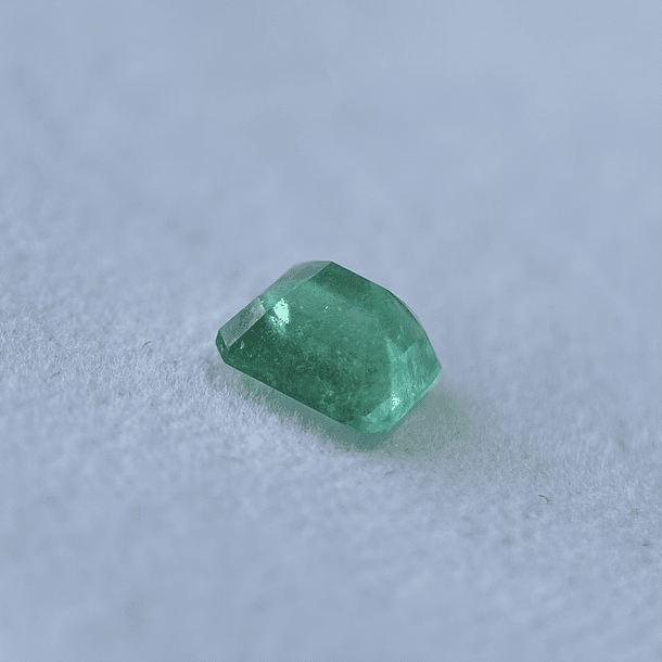 Esmeralda colombiana AIG-1.30ct-6.98x6.20x4.51mm 3