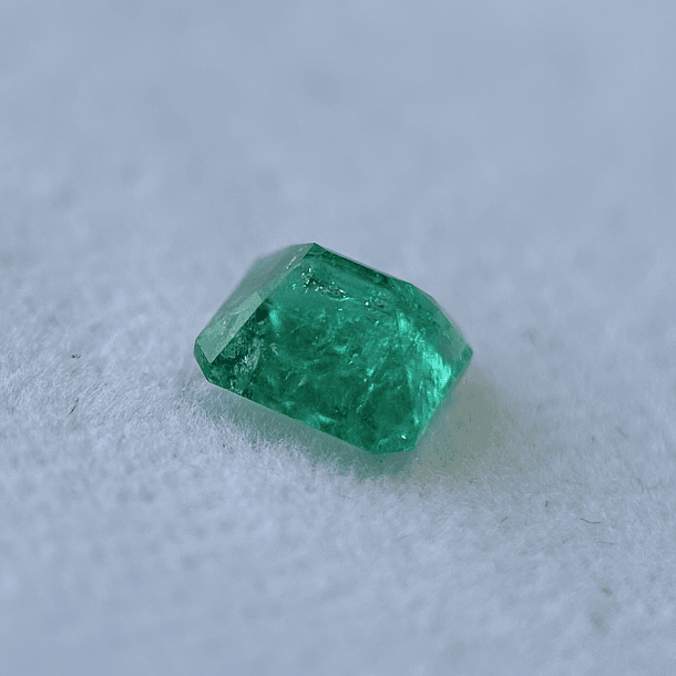 Esmeralda colombiana AIG-0.96ct-6.27x5.54x3.81mm 2