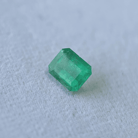 Esmeralda colombiana AIG-0.59ct-5.76x4.84x3.18mm