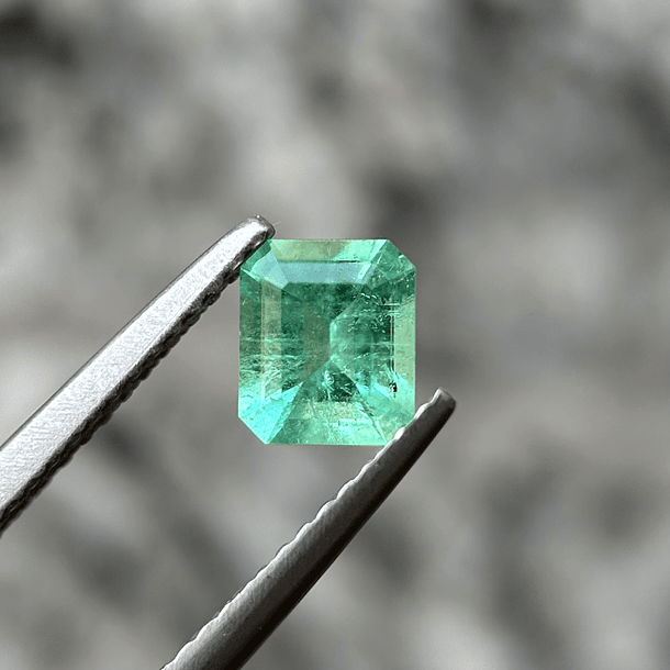 Esmeralda colombiana AIG-0.62ct-5.82x4.98x3.37mm 1