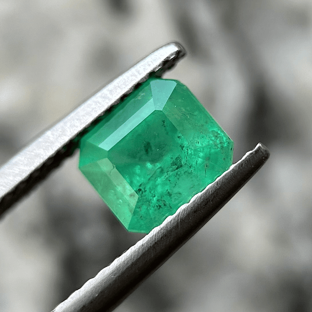Esmeralda colombiana AIG-1.14ct-6.42x5.84x4.62mm 1