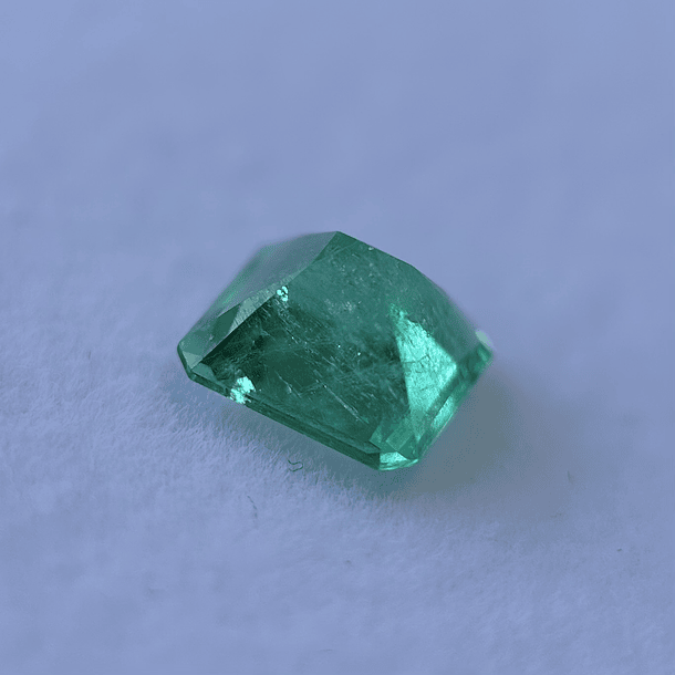Esmeralda colombiana AIG-1.43ct-7.31x6.78x4.67mm 4