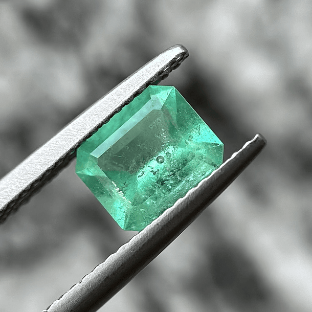 Esmeralda colombiana AIG-1.01ct-7.01x5.99x3.59mm 1