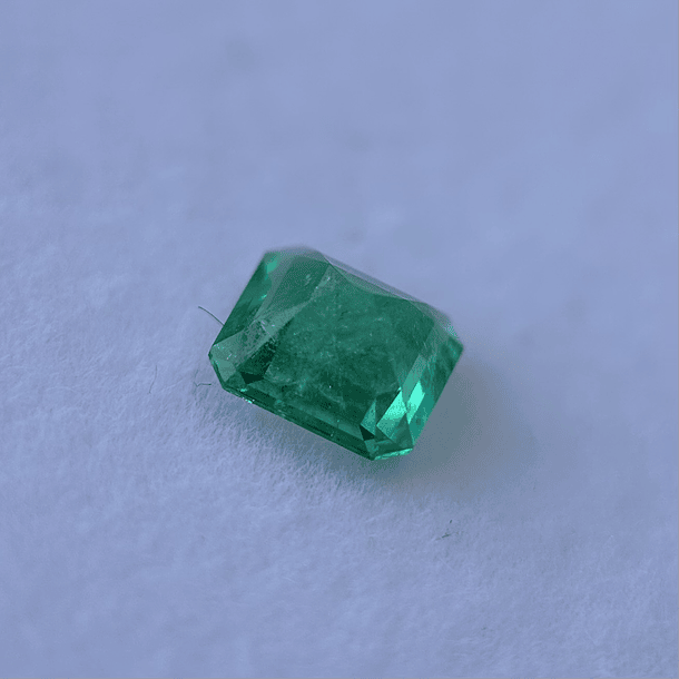 Esmeralda colombiana AIG-0.79ct-6.14x5.55x3.59mm 3