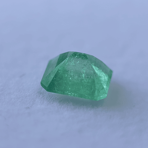 Esmeralda colombiana AIG-1.62ct-7.78x6.60x4.58mm 2