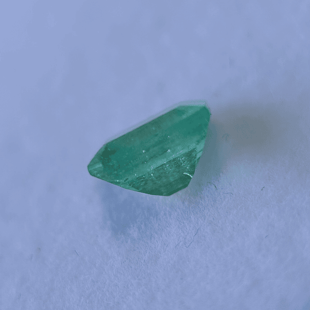 Esmeralda colombiana AIG-1.62ct-7.78x6.60x4.58mm 3