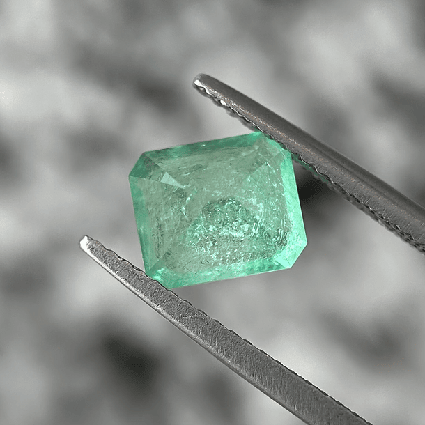 Esmeralda colombiana AIG-1.62ct-7.78x6.60x4.58mm 4