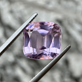 Kunzita-10.25ct-12.2x11.7x8.5mm