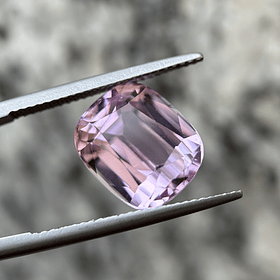Kunzita-8.45ct-12.4x10.5x7.7mm