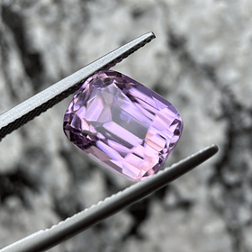 Kunzita-9.45ct-12.4x9.6x8.9mm