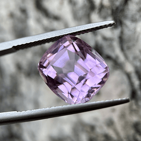 Kunzita-12.10ct-12.8x11.2x10.7mm