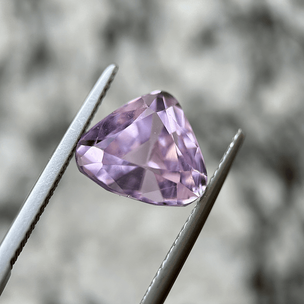 Kunzita-6.99ct-11.7x10.2x9mm 1