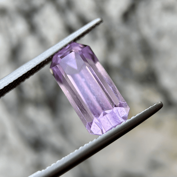 Kunzita-9.10ct-15.2x7.3x8.6mm 1