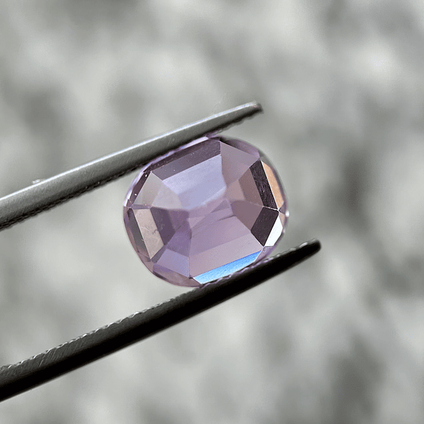 Kunzita-5.85ct-10.1x8.7x8.5mm 2