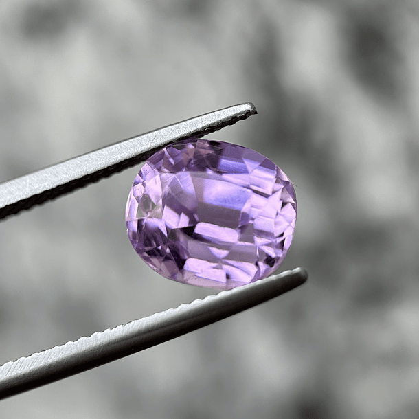 Kunzita-5.85ct-10.1x8.7x8.5mm 1