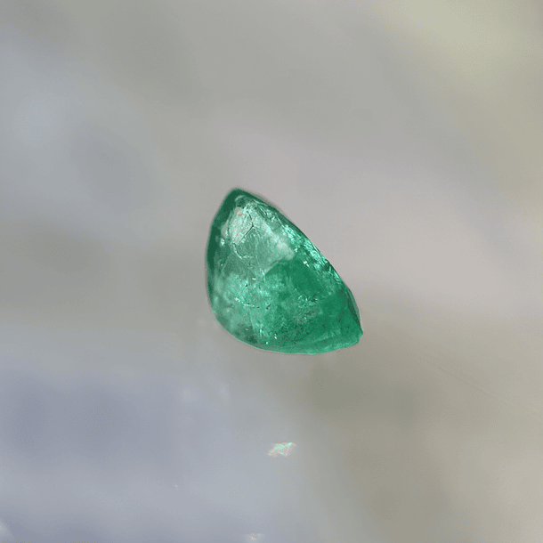 Esmeralda-1.85ct-8.4x6.6x4.9mm 3