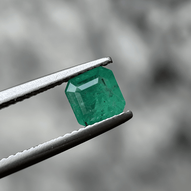 Esmeralda-1.40ct-8x6.2x3.9mm 1