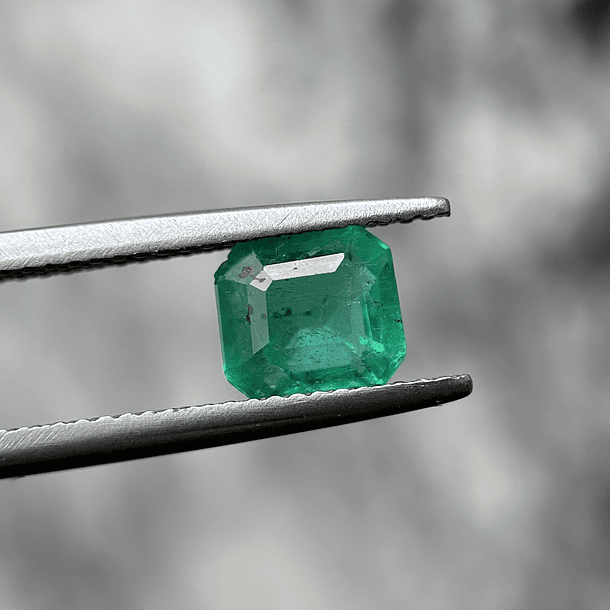 Esmeralda-1.45ct-6.8x6.3x3.9mm 1