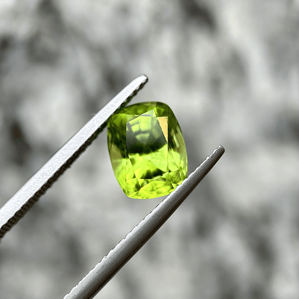 Peridoto-2.79ct-9x7x6mm 1
