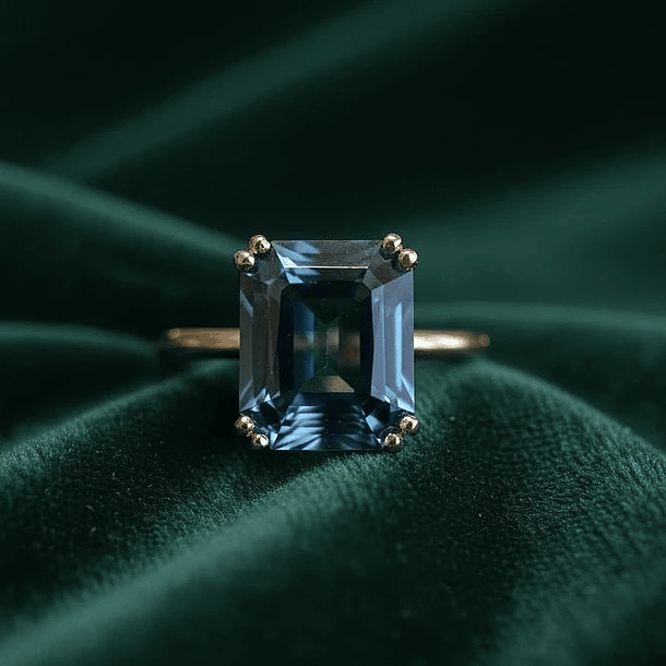 Anillo Solitario en Plata Ley 925 con Amatista Long Cushion