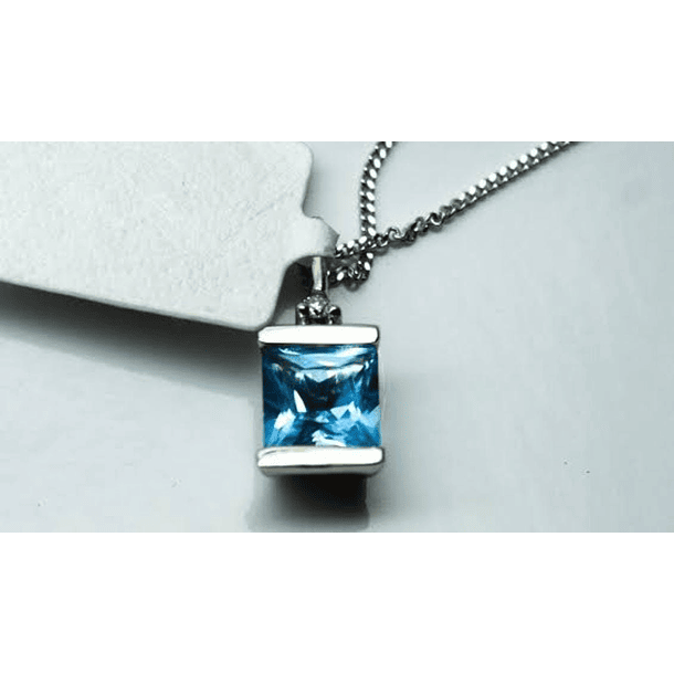 Dije de Plata ley 925, con Topacio London Blue