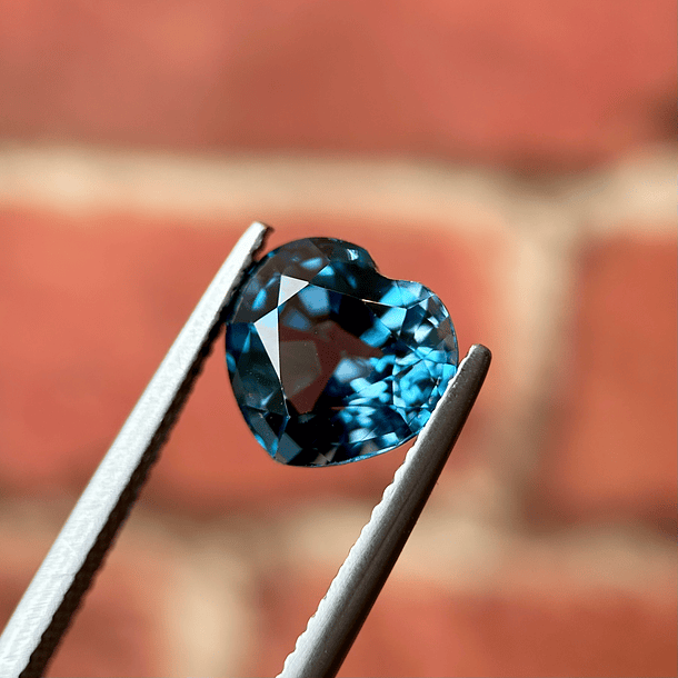 Topacio London blue-4.10ct-9.2x8.2x6.4mm 1