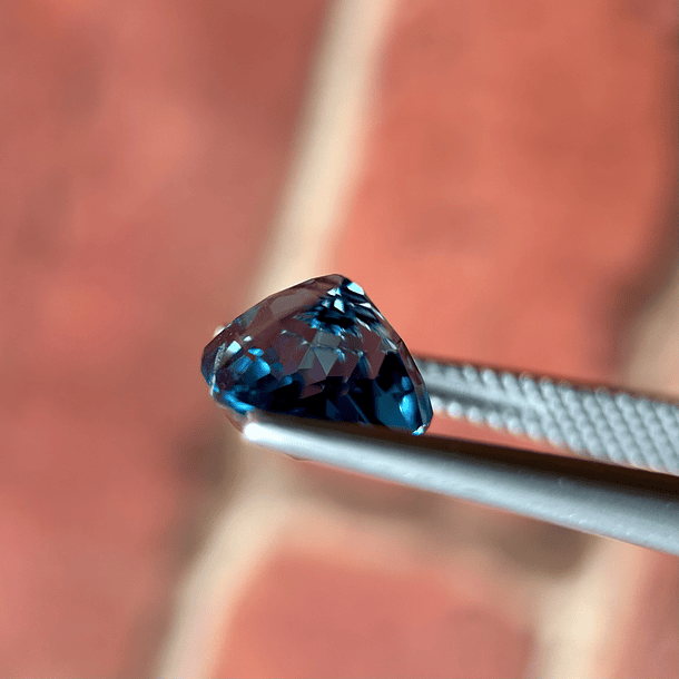 Topacio London blue-4.10ct-9.2x8.2x6.4mm 3