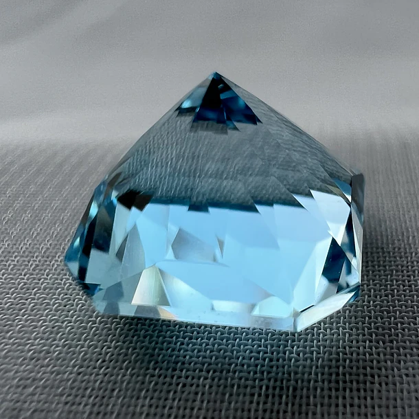 Topacio azul-2.80ct-7.8x7.8x5.4mm 2