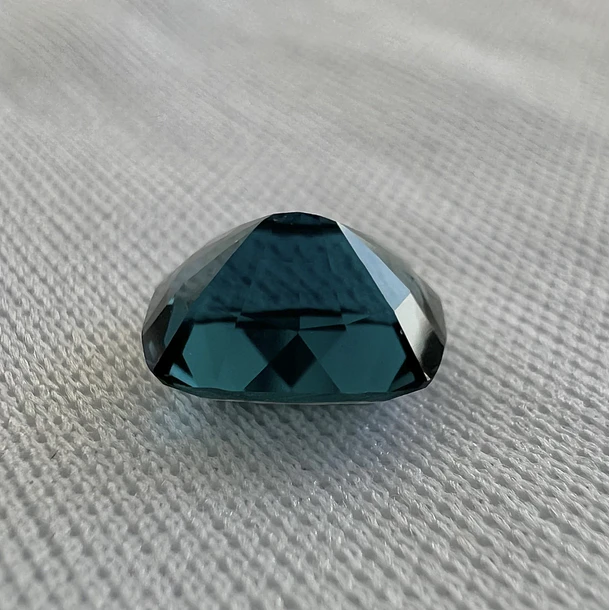 Topacio London blue-3.95ct-9.9x7.9x5.8mm 3