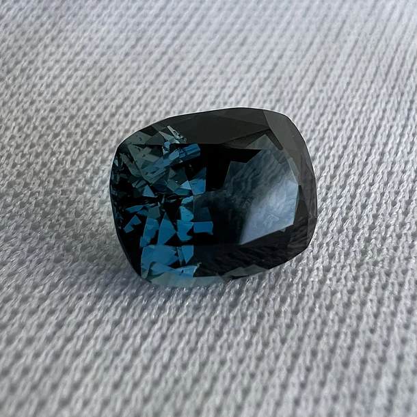 Topacio London blue-3.95ct-9.9x7.9x5.8mm 1