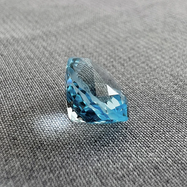 Topacio azul-3.350ct-9.2x7x6mm 2
