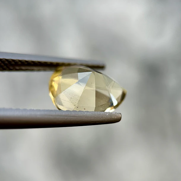 Citrino amarillo GGI-2.48ct-10.67x8.79x5.55mm 2