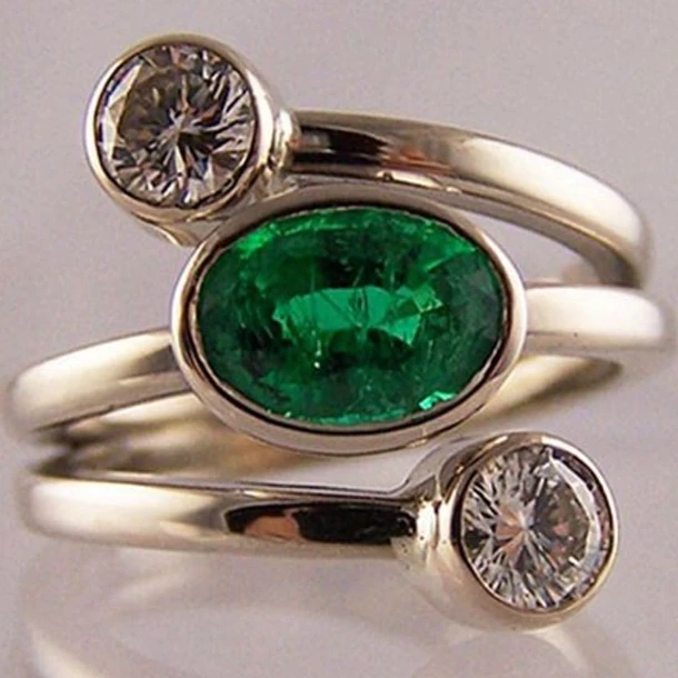 Anillo triple en oro amarillo de 14k con rubíes sangre de pichón y diamante natural en talla 6.