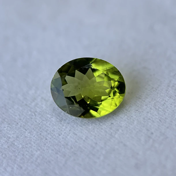 Peridoto-2.125ct-9.1x6.7x4.6mm 1