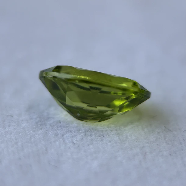 Peridoto-2.955ct-10.3x8.4x4.7mm 3