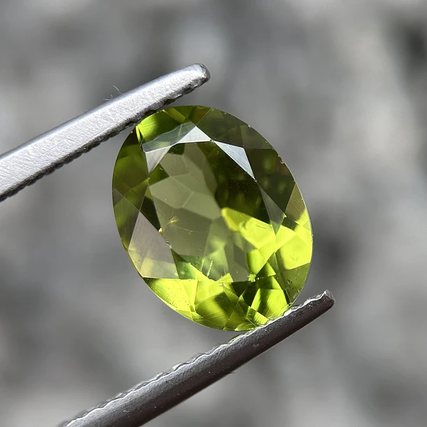 Peridoto-2.955ct-10.3x8.4x4.7mm 1