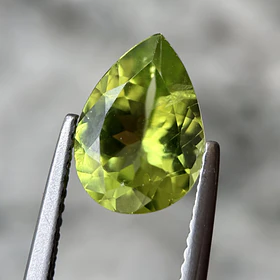 Peridoto-2.34ct-10.7x7.5x4.3mm
