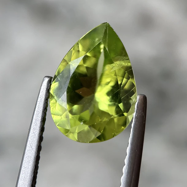 Peridoto-2.065ct-10.3x7.6x4.1mm 1
