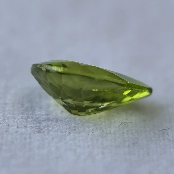 Peridoto-1.52ct-9.5x7.3x3.6mm 3