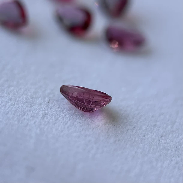 Turmalina-0.675ct-7x5mm 2